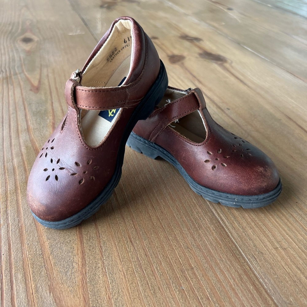Brown leather T-Strap shoes
